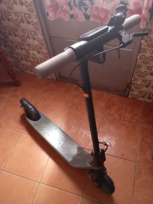 Trotinete elétrica como nova cor black