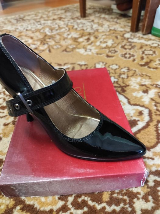 Лакові туфельки 37р.