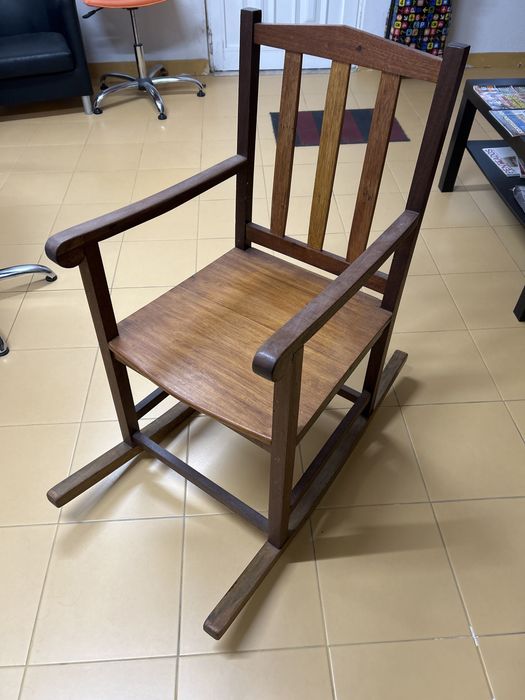 Vendo cadeira de madeira