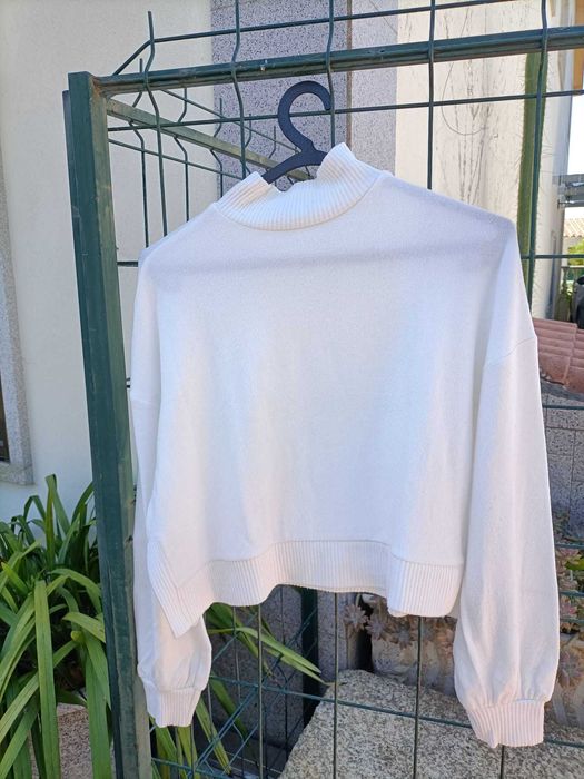 Camisola com gola e com pequena abertura lateral