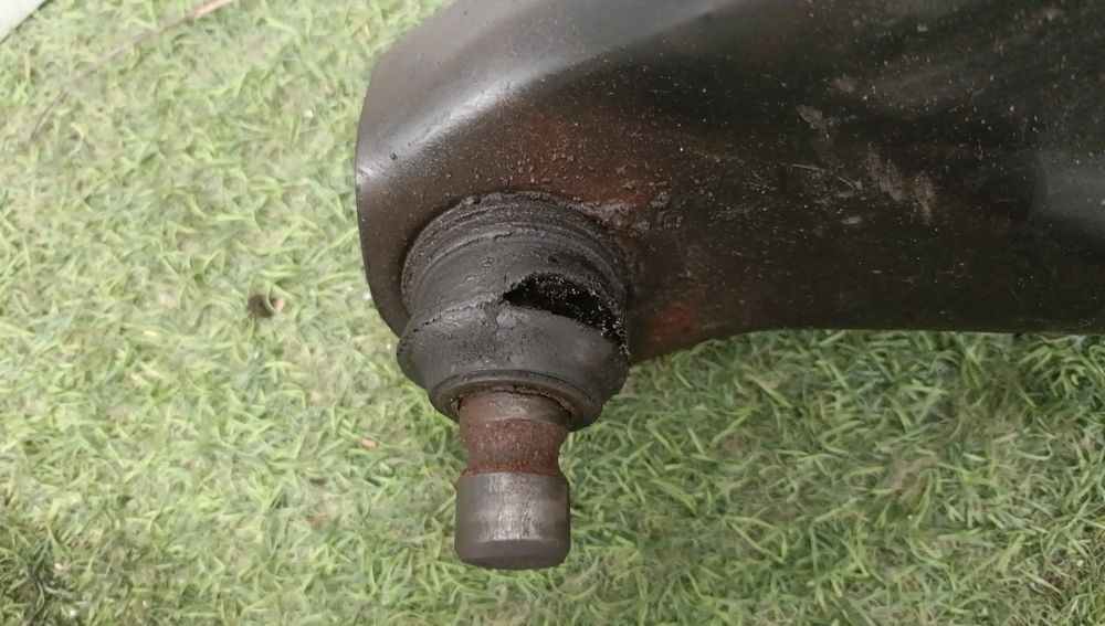 Braço de suspensão frente esquerdo NISSAN Qashqai II (J11)