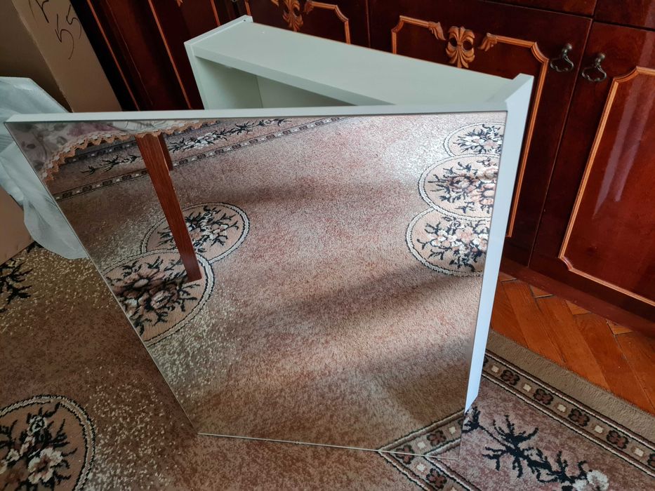 Дзеркало в ванну кімнату