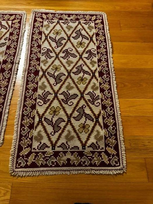 Conjunto 3 Tapetes de Arraiolos em Lã Feitos à Mão – Bordeaux