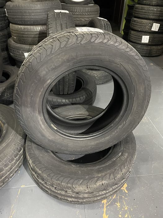 Pneus 205-70-R15C
