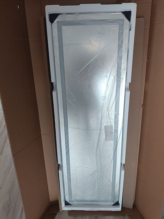 lustro LED montowane na ścianie lub drzwiach