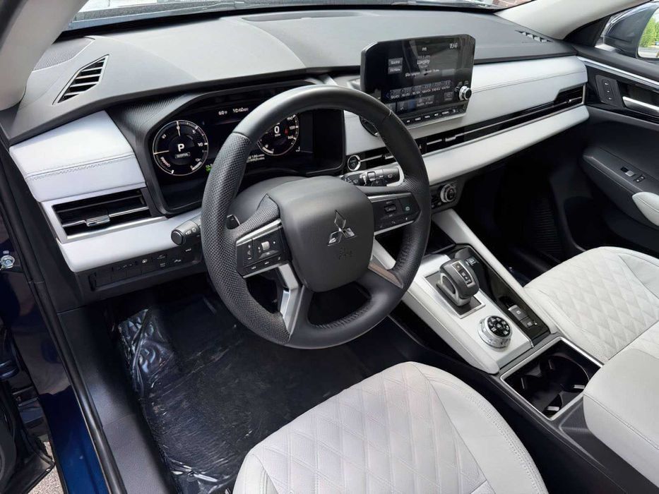 Mitsubishi Outlander PHEV SEL      2023