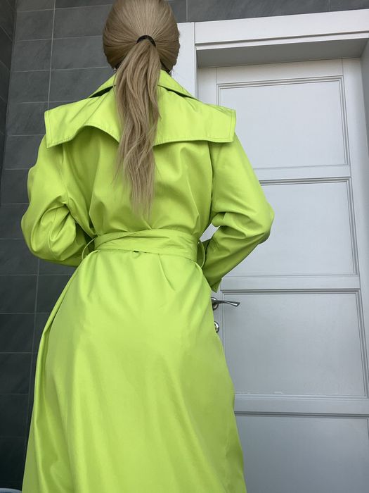 Дизайнерский плащ салатовый с кисточками