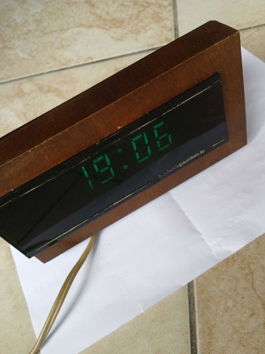 Zegar budzik ZSRR PRL cyfrowy elektronika
