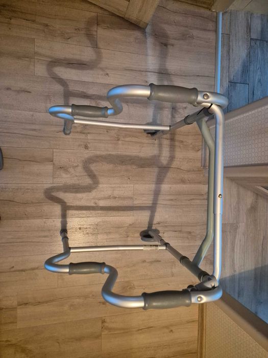 Balkonik chodzik - ułatwiający wstawanie dla osoby chorej