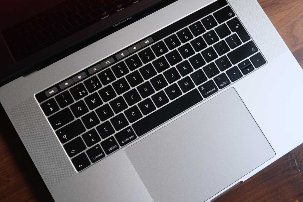 Apple Macbook Pro 15'' 2017 Touchbar i7/16GB/256GB SSD/Radeon Pro 555