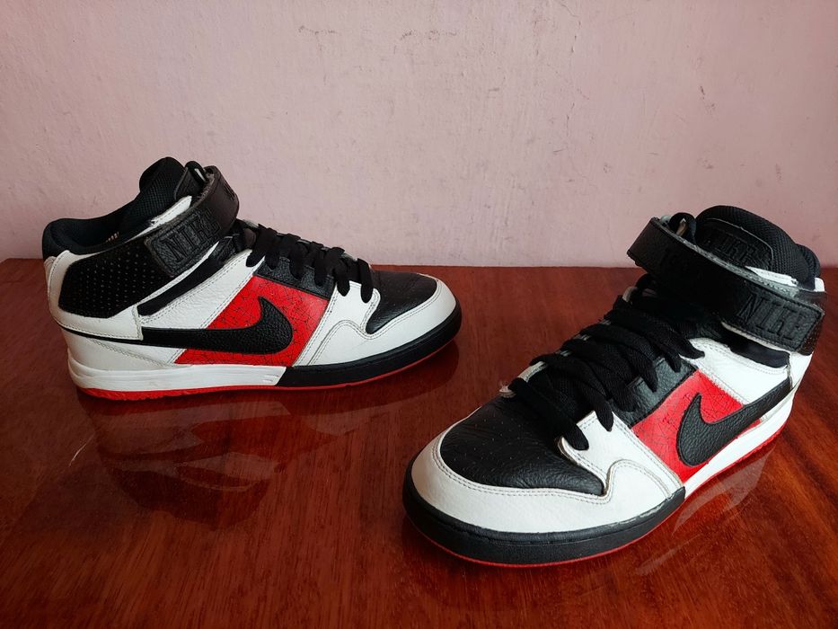 Кроссовки фірми nike dunk Jordan оригінал 

Розмір по бірці:
Us 9  UK