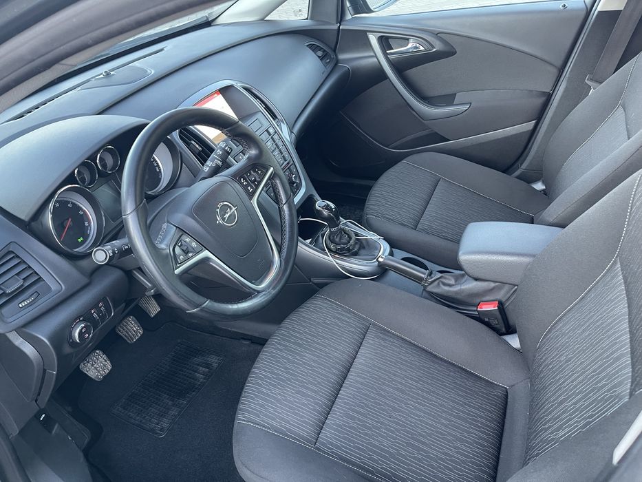 Opel Astra 2015 продам