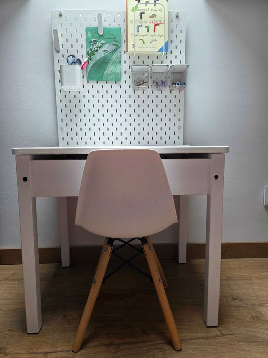 Biurko Ikea + krzeslo +tablica