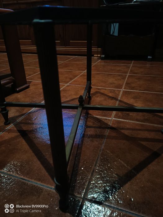 Mesinha de centro pequenina mas maravilhosa para pequenos espaços