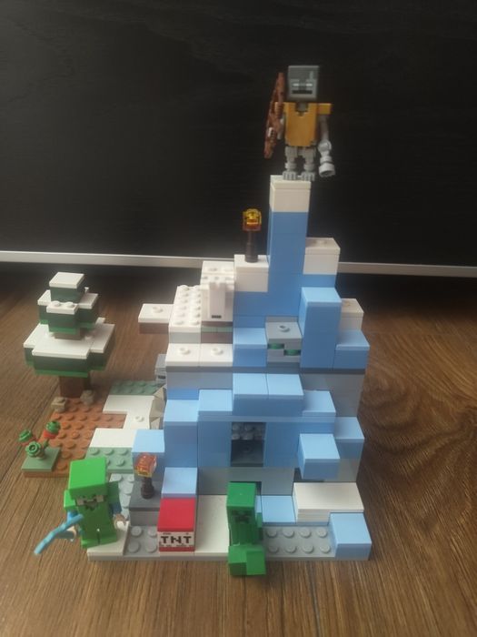 LEGO Minecraft 21243
