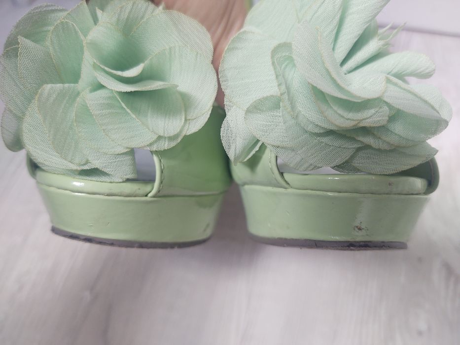 Sandałki na platformie Dee Zee