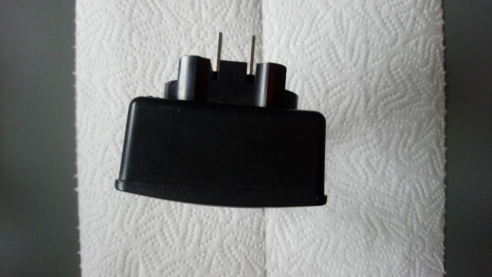 Продам сетевое зарядное устройство "Kodak dak"