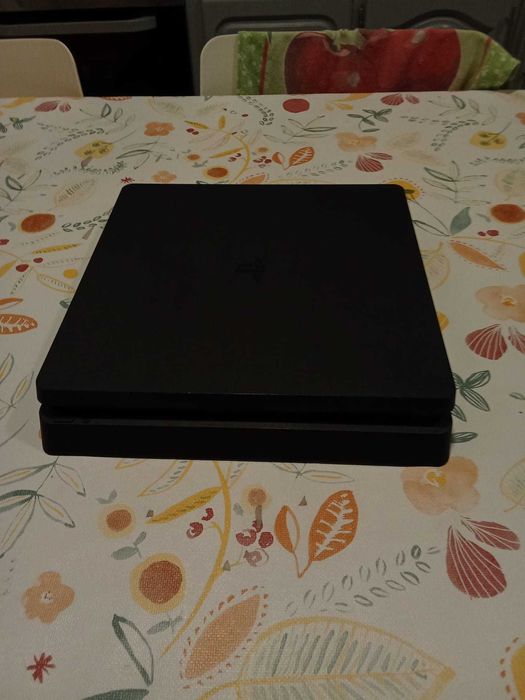 Vende se consola ps4 slim com comando