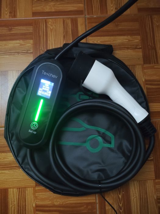 Estação portátil de carregamento de veículos elétricos e plug-in