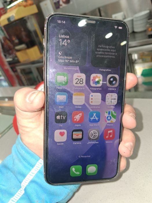 iPhone 11 pro max dourado