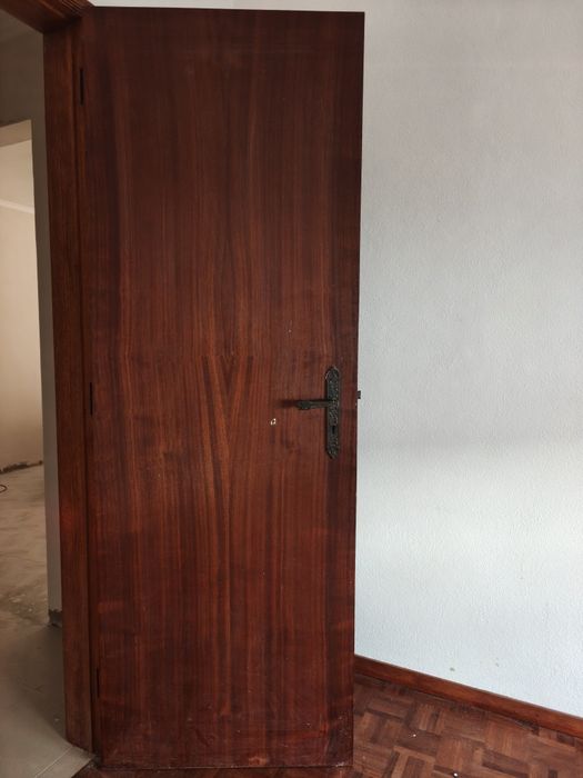 Portas de madeira maciça