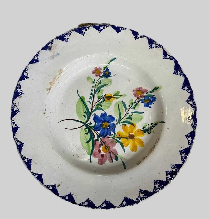 Prato em faiança tradicional portugues