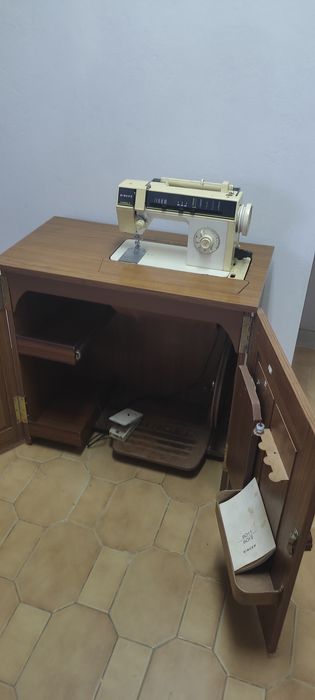 Máquina costura singer