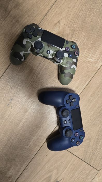 Zestaw: 2x Pad PS4 DualShock 4 v2 - Prawie nieużywane
