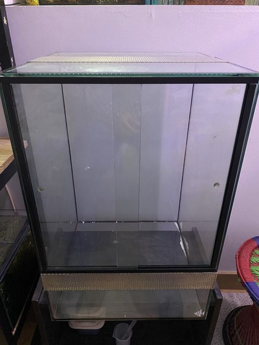 terrario 100 litros negociavel