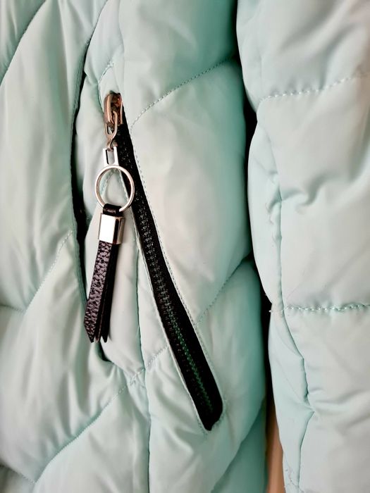 Пуховик в ідеальному станні