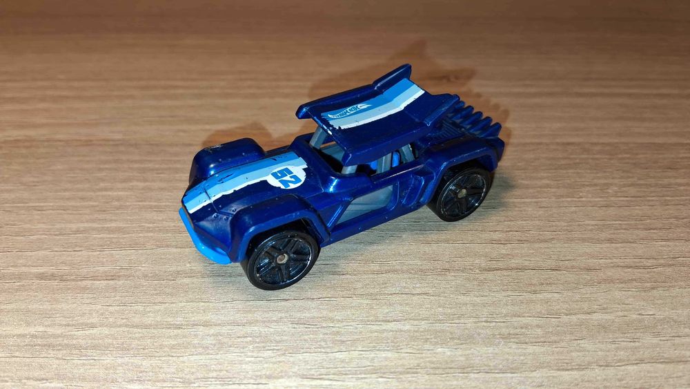 Hot Wheels Buggy 52 Niebieski Z Tylnym Spoilerem