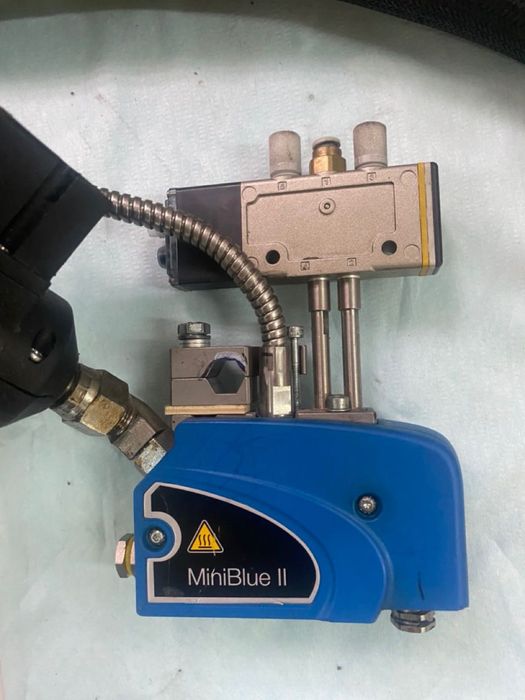 System do kleju Nordson DuraBlue 4 z głowicami MiniBlue II SureBead