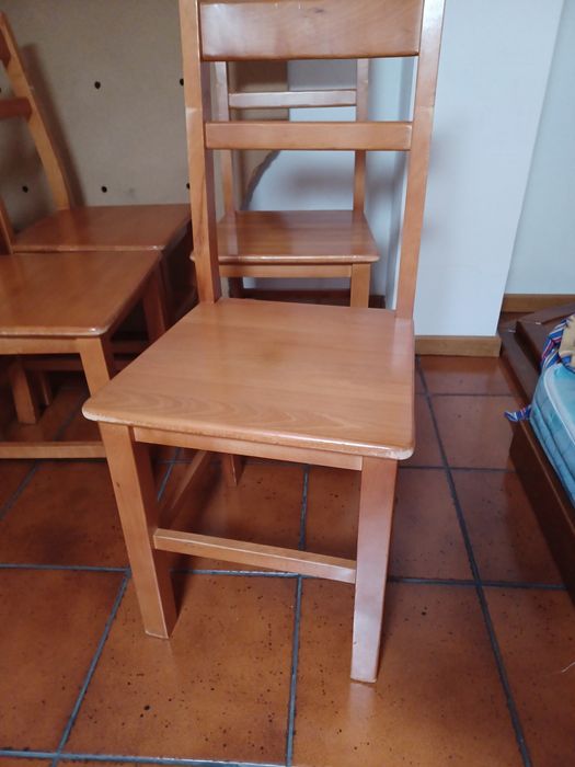 Conjunto 4 cadeiras de madeira