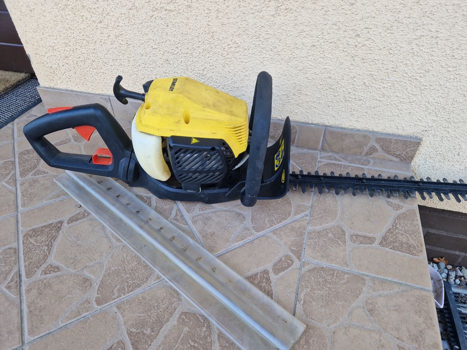 Nożyce spalinowe do żywopłotu Stanley