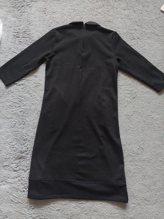 dzianinowa sukienka z rękawem 3/4 kołnierz z kamieniami s/36 House