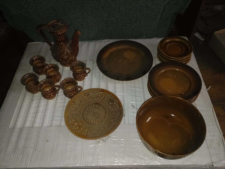 zestaw do kawy z talerzami