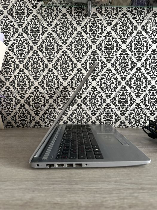 Ноутбук HP 250 G7 / i3-7020U / 16GB RAM / SSD + HDD