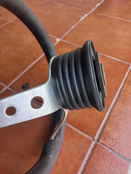 Volante e cubo luisi