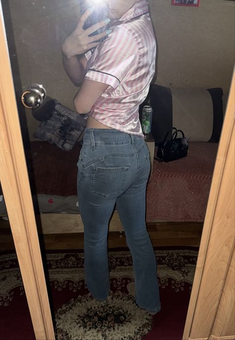 Джинсы клеш, на средней посадке