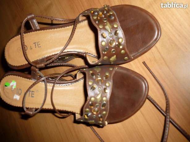 Buty skórzane na klinie, wiązane, Nowe