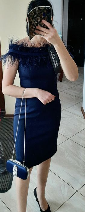 Sukienka eleganska z piórami nowa
