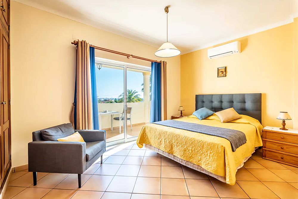 Apartamento independente T2 na espetacular vivenda, piscina comum, perto de zona antiga de Albufeira