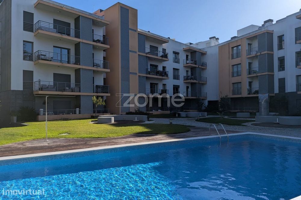 T2 para Arrendar num Condomínio com Piscina em Benfica