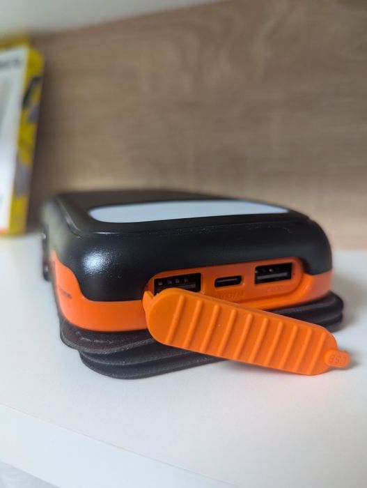 Power Bank 27000 мАг з 4 сонячними панелями  і ліхтарем