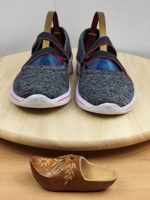 Buty Baleriny r.33 Skechers GOwalk 4 Mary Jane dla dzieci na rzep