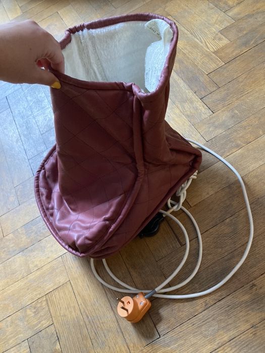 Sprawny rozgrzewcz ocieplacz na stopy prl vintage malinowy na prąd