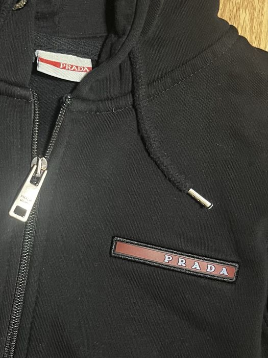 Худи  prada  на рост 128 см на возраст 7-8 лет