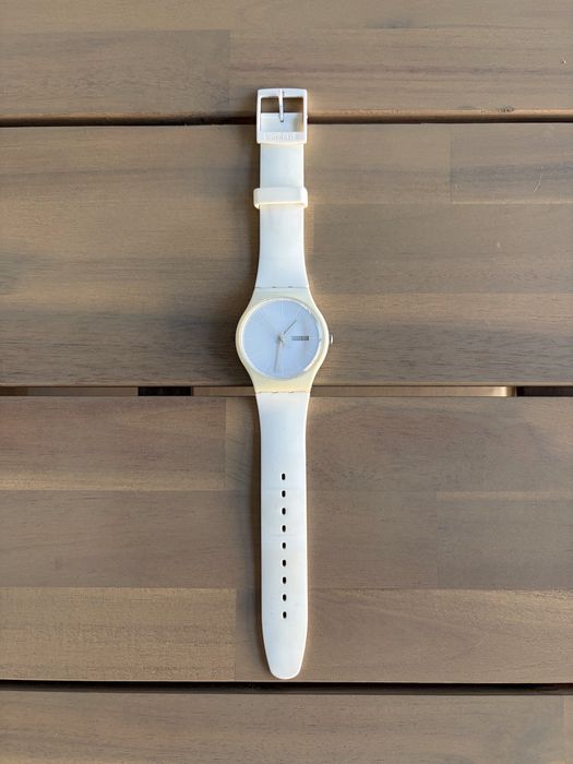 Vendo relógio Swatch branco