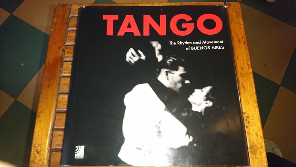 Книга с CD Танго"Мелодии и движения в Буаэнос Айросе". e.a.r BOOKS.