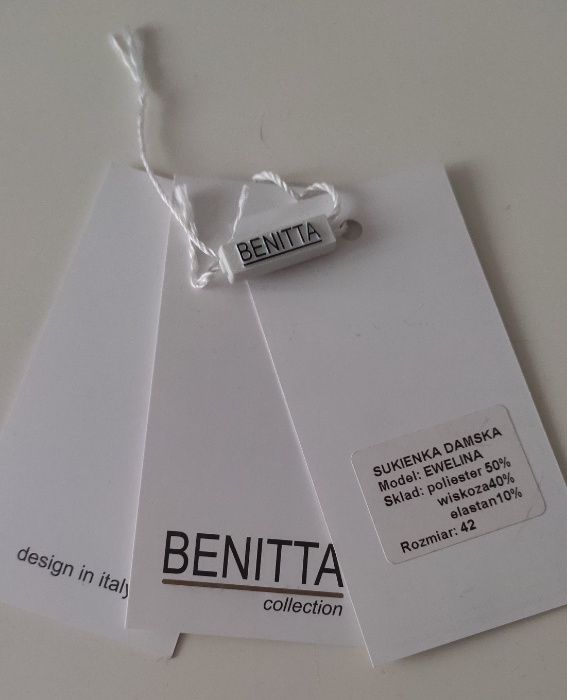 Rozkloszowana sukienka damska z paskiem